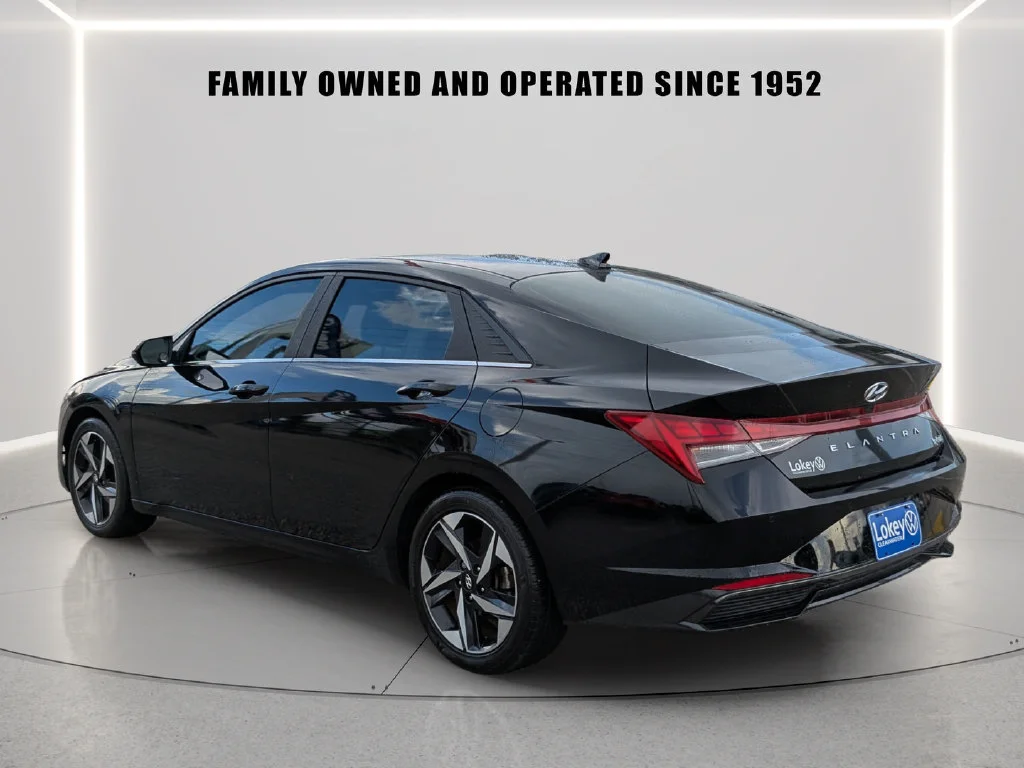 Used 2023 Black Hyundai Limited image 4