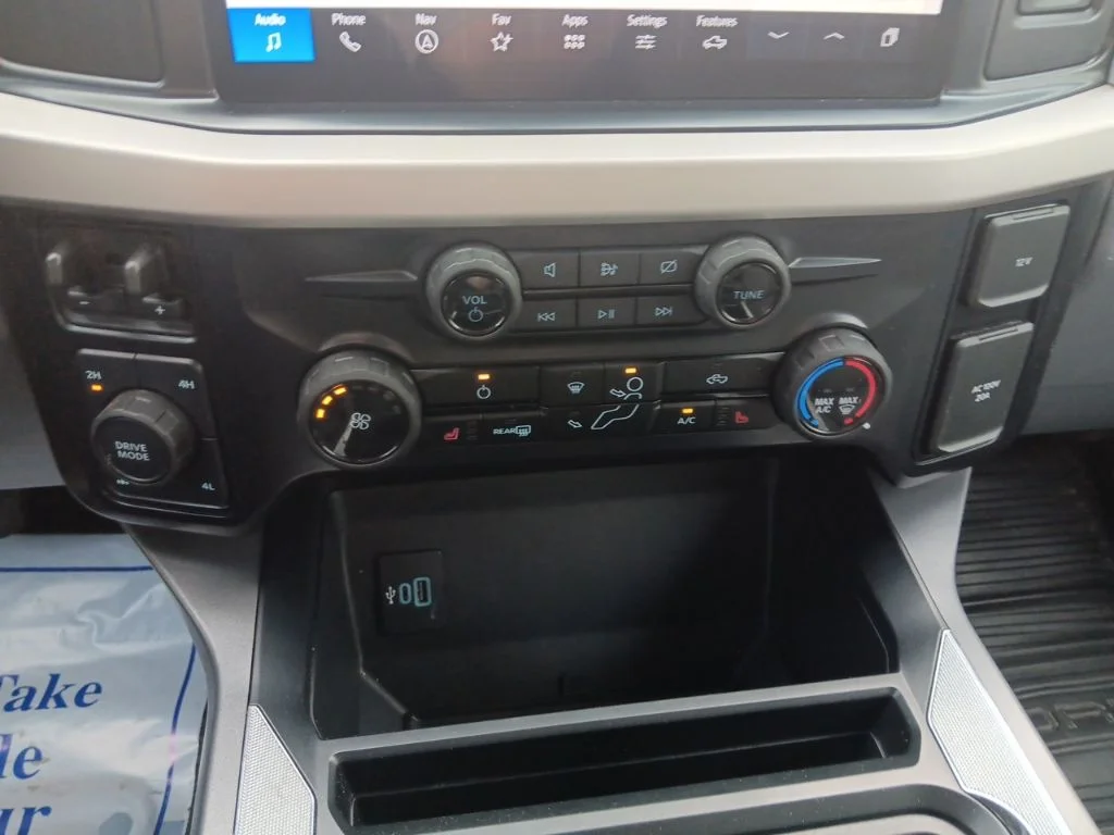 Used 2024 Oxford White Ford XLT image 22