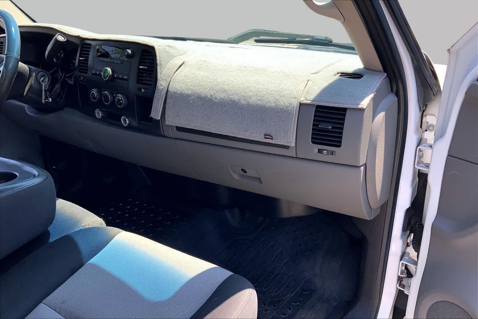 Used 2007 Summit White Chevrolet Work Truck image 18