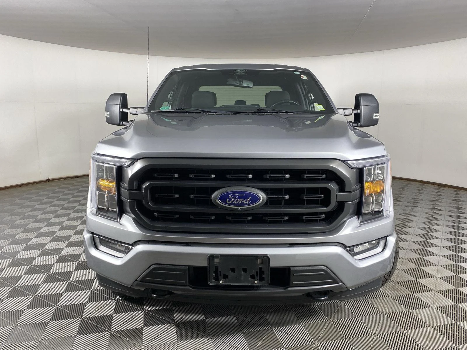 Used 2022 Iconic Silver Ford XLT image 3