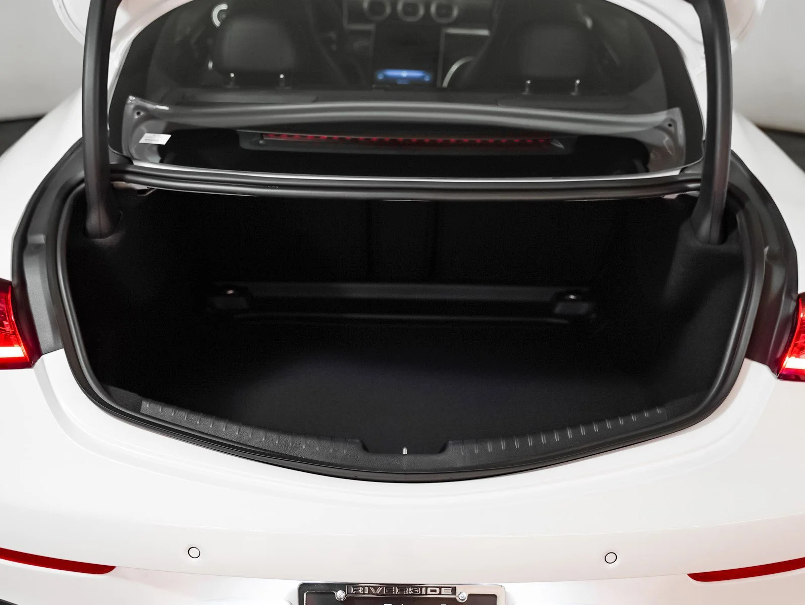 New 2026 Moonlight White Mercedes-Benz CLE 300 4MATIC® image 11