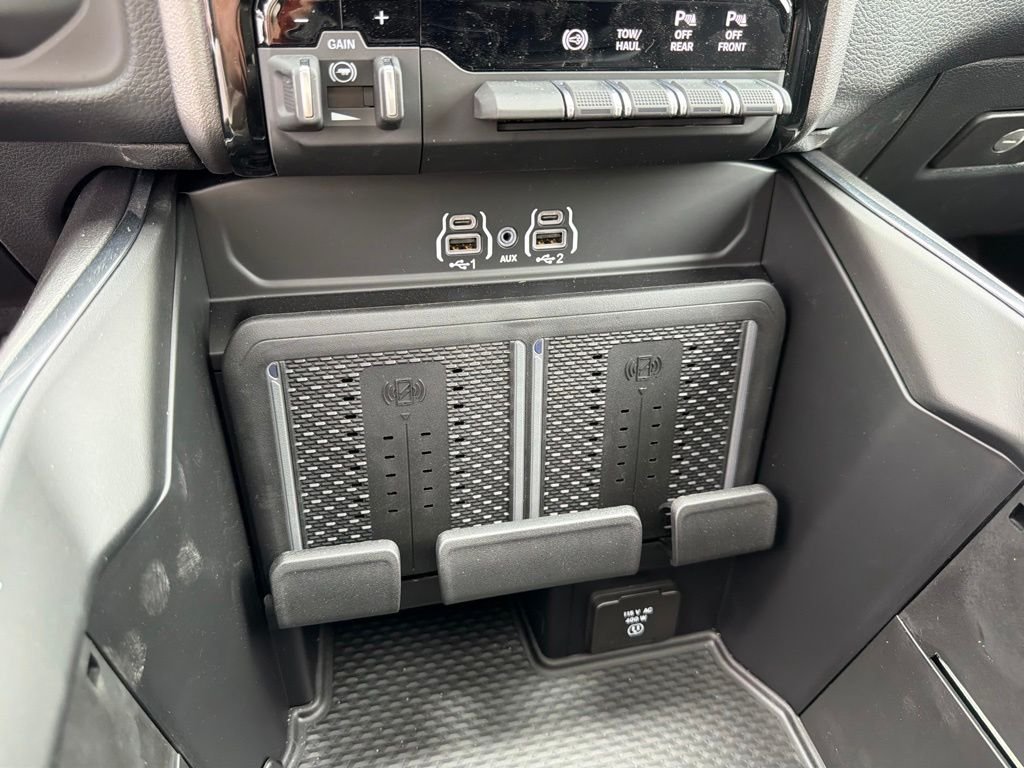 New 2026 Bright White Clear-Coat Exterior Paint RAM Laramie image 25