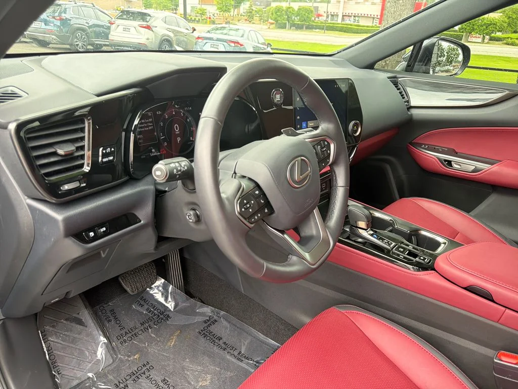 2025 Lexus NX 250 - Photo 17
