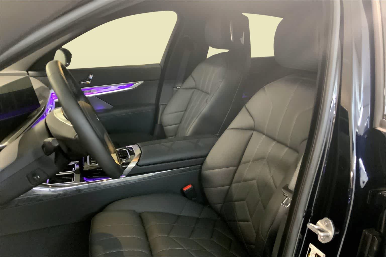 2025 BMW i7 60 - Photo 9