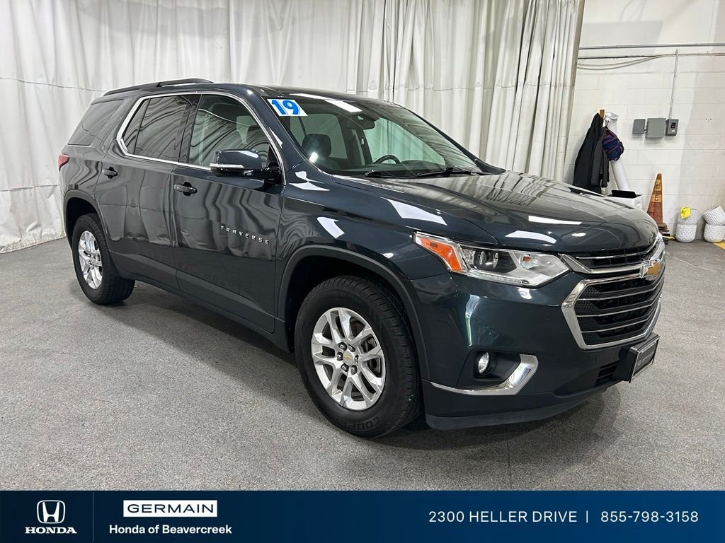 Used 2019 Chevrolet Traverse 1LT with VIN 1GNERGKW3KJ114035 for sale in Beavercreek, OH
