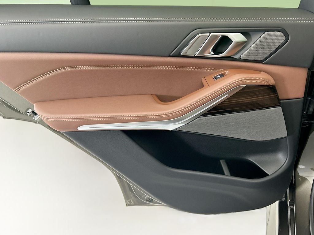 New 2026 Green Metallic BMW xDrive40i image 25