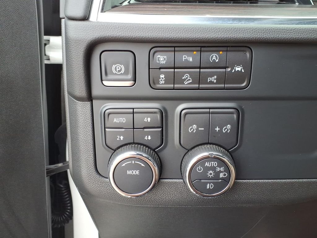Used 2025 Iridescent Pearl Tricoat Chevrolet Z71 image 19