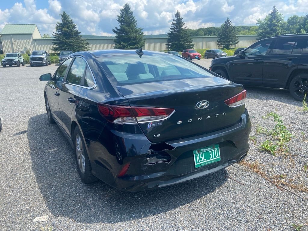 Used 2018 Phantom Black Hyundai SE image 4