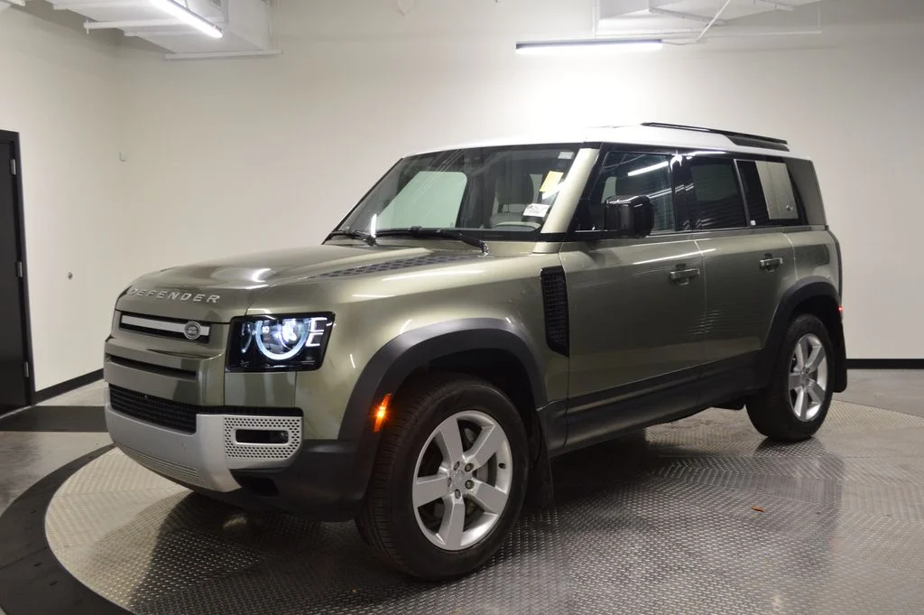 2023 Land Rover Defender SE's photo