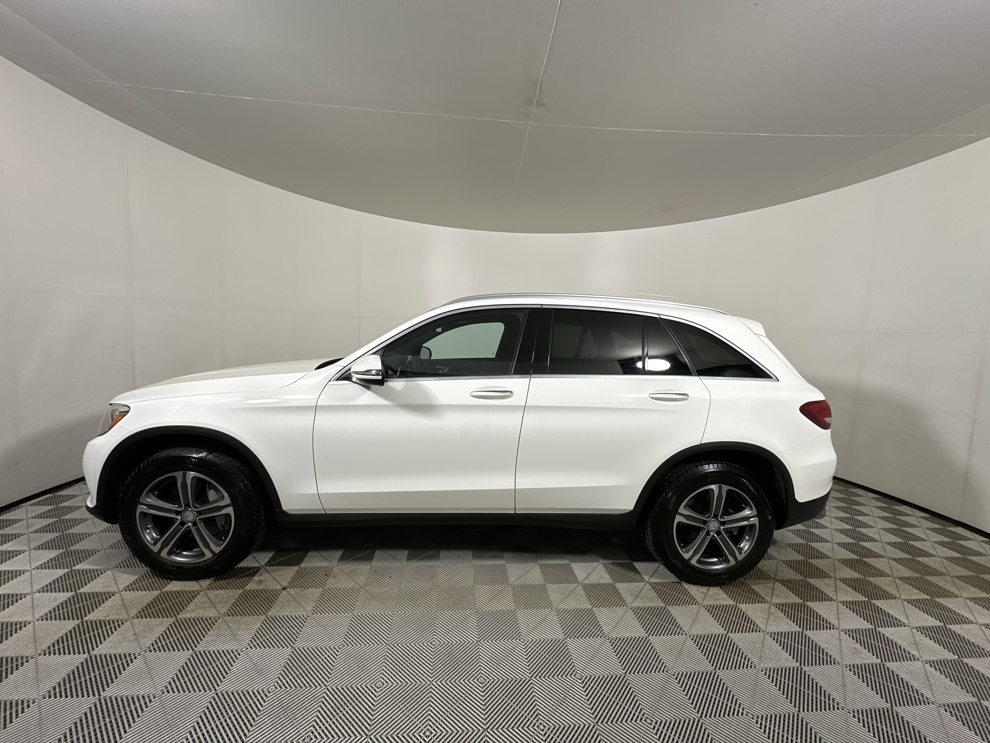 Used 2017 Polar White Mercedes-Benz GLC 300 image 4