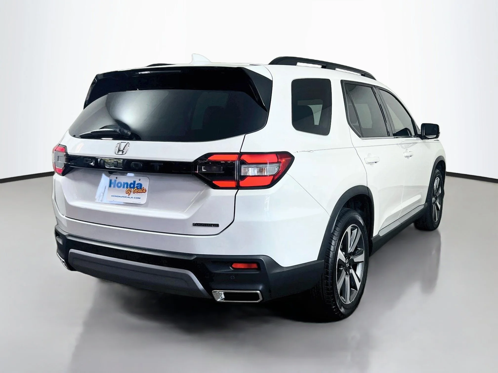 Certified Used 2025 Platinum White Pearl Honda 2WD Touring image 44