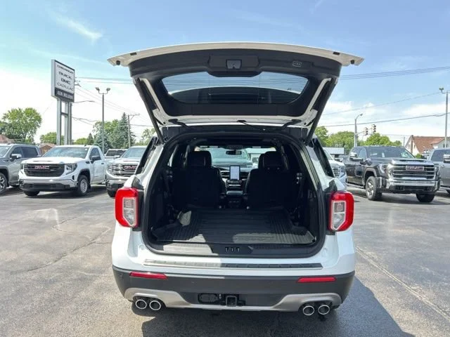 Used 2023 White Ford Platinum image 10