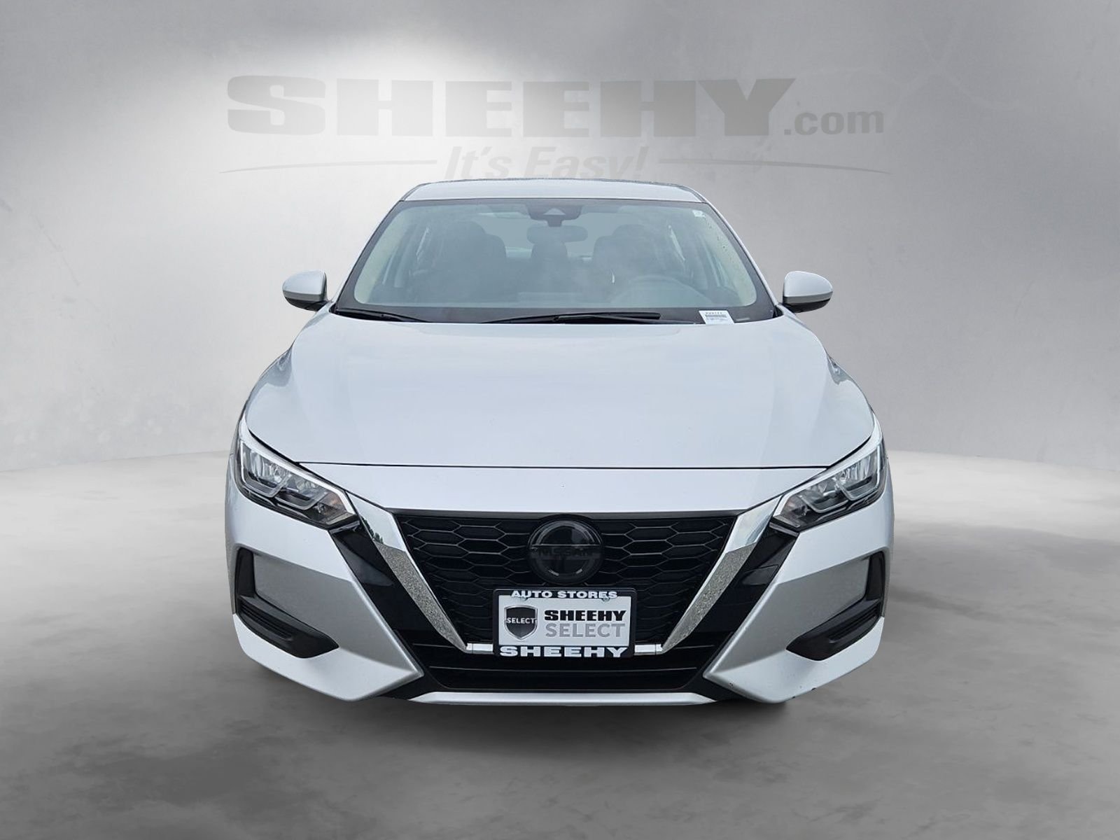 Used 2022 Silver Nissan S image 17