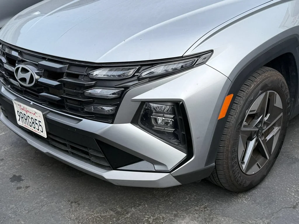 Used 2025 Silver Hyundai SEL image 26