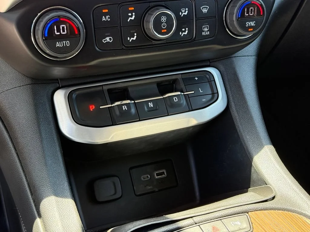 Used 2021 SATIN STEEL METALLIC GMC SLE image 26