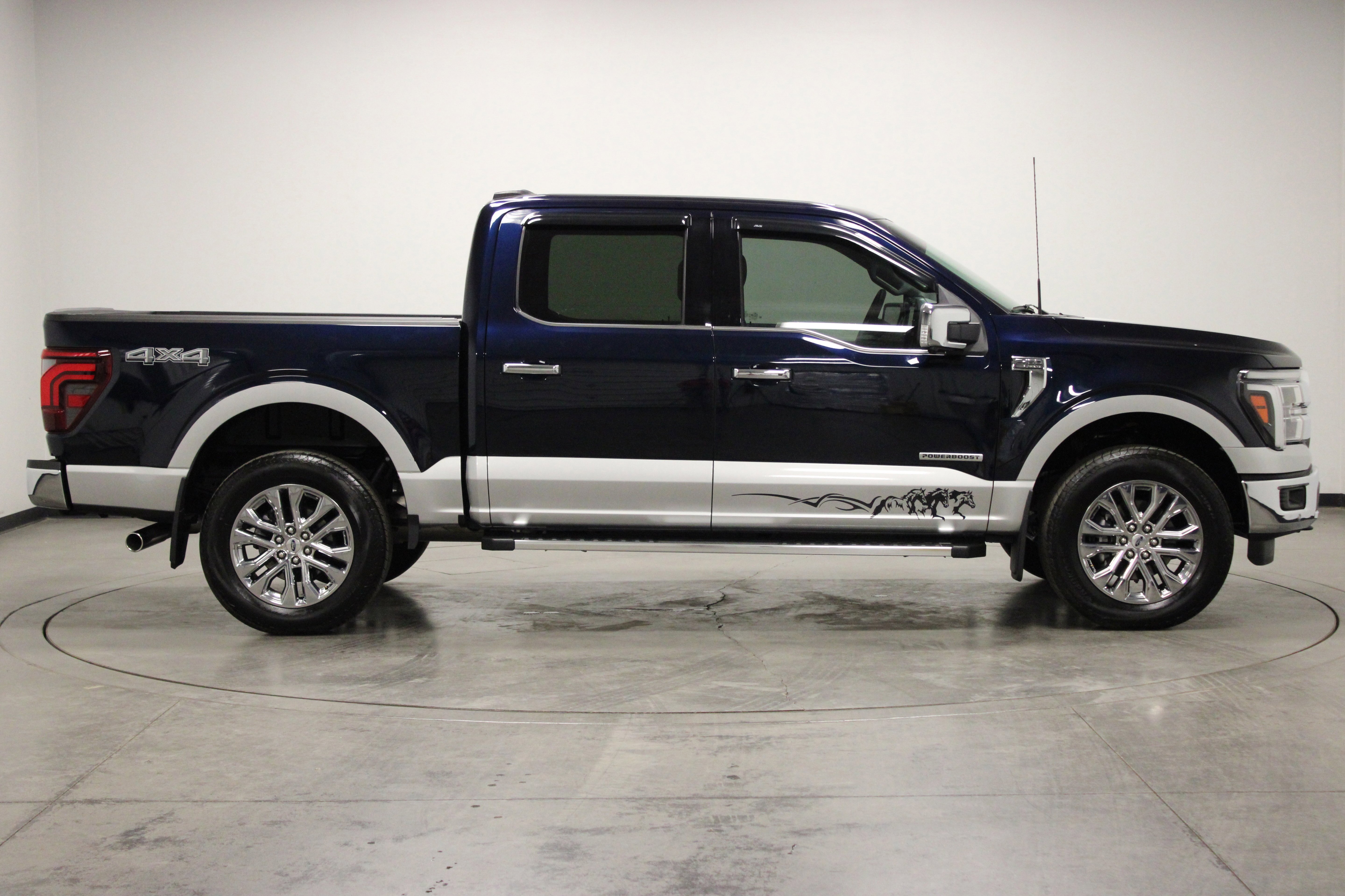 Used 2025 Antimatter Blue Metallic Ford LARIAT image 9
