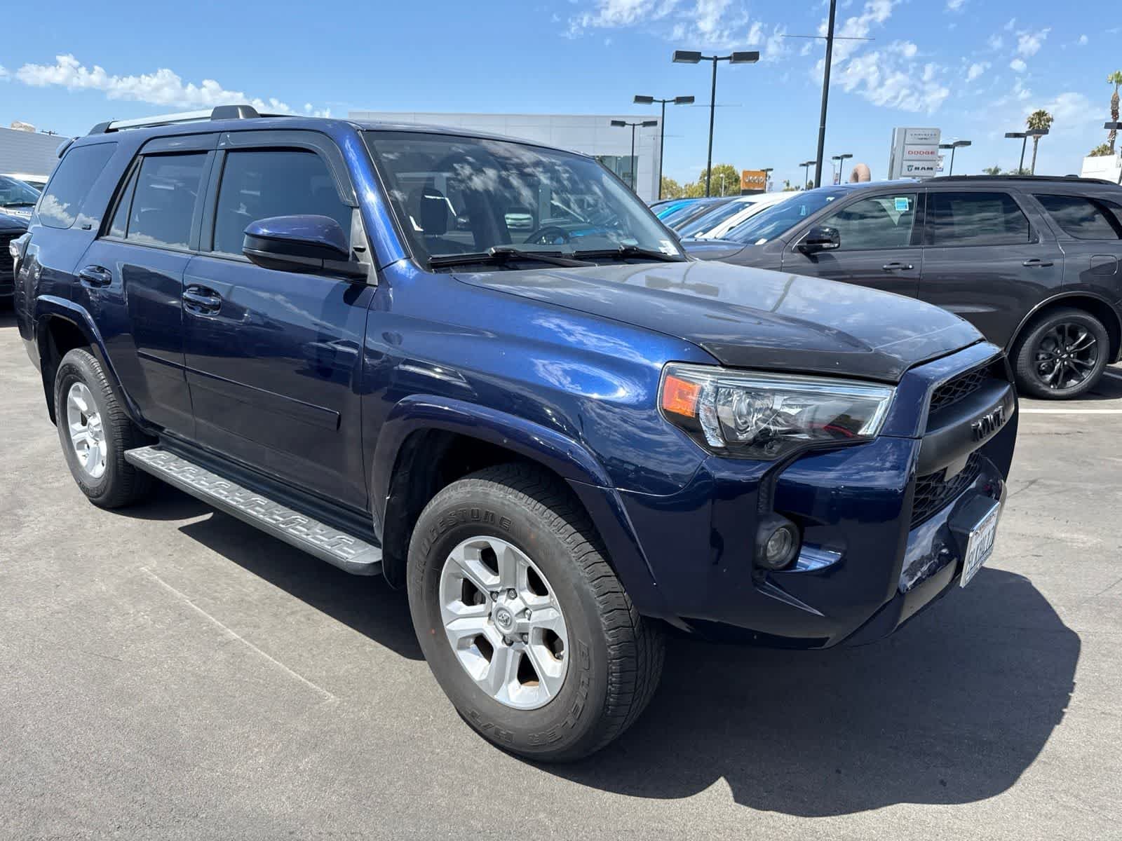 Used 2020 Nautical Blue Metallic Toyota SR5 image 9