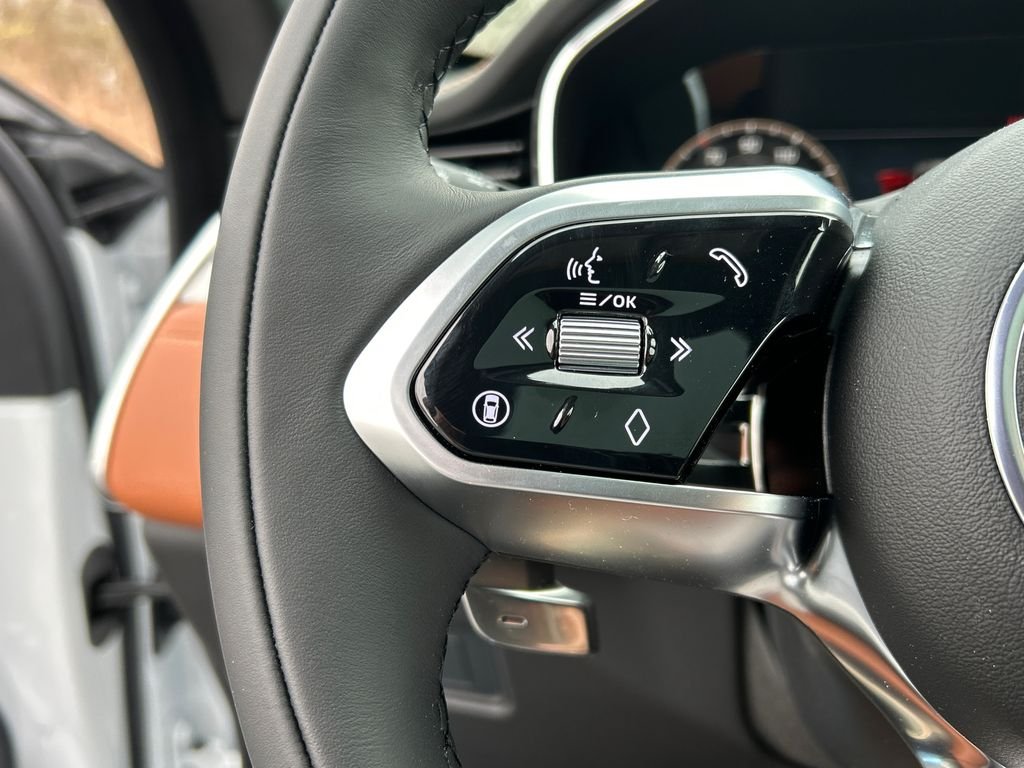 2026 Jaguar F-Pace R-Dynamic S - Photo 13