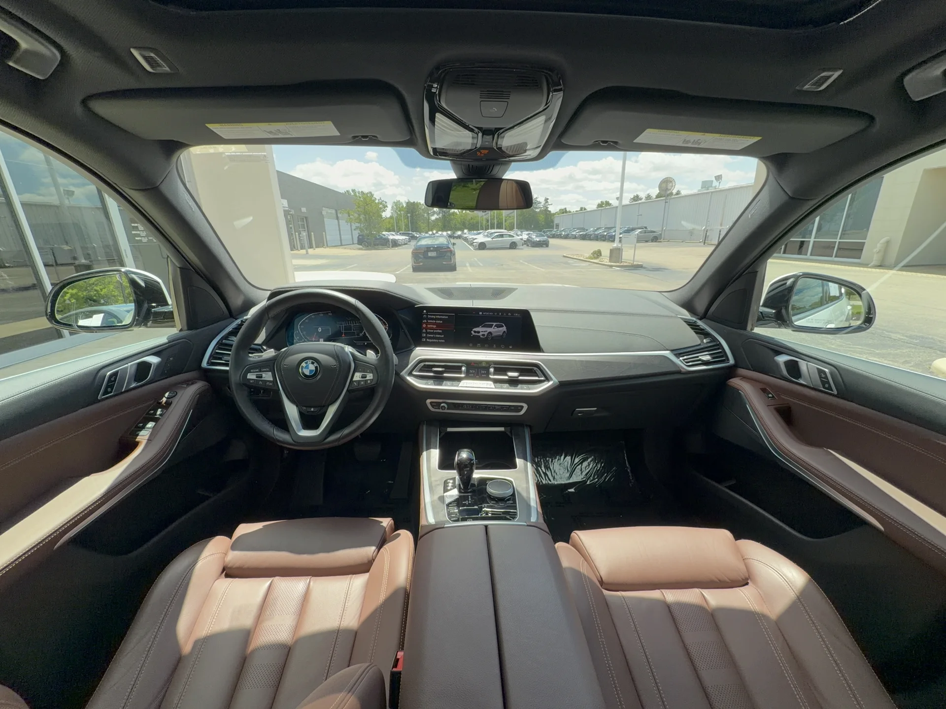 Used 2022 Mineral White Metallic BMW xDrive40i image 12