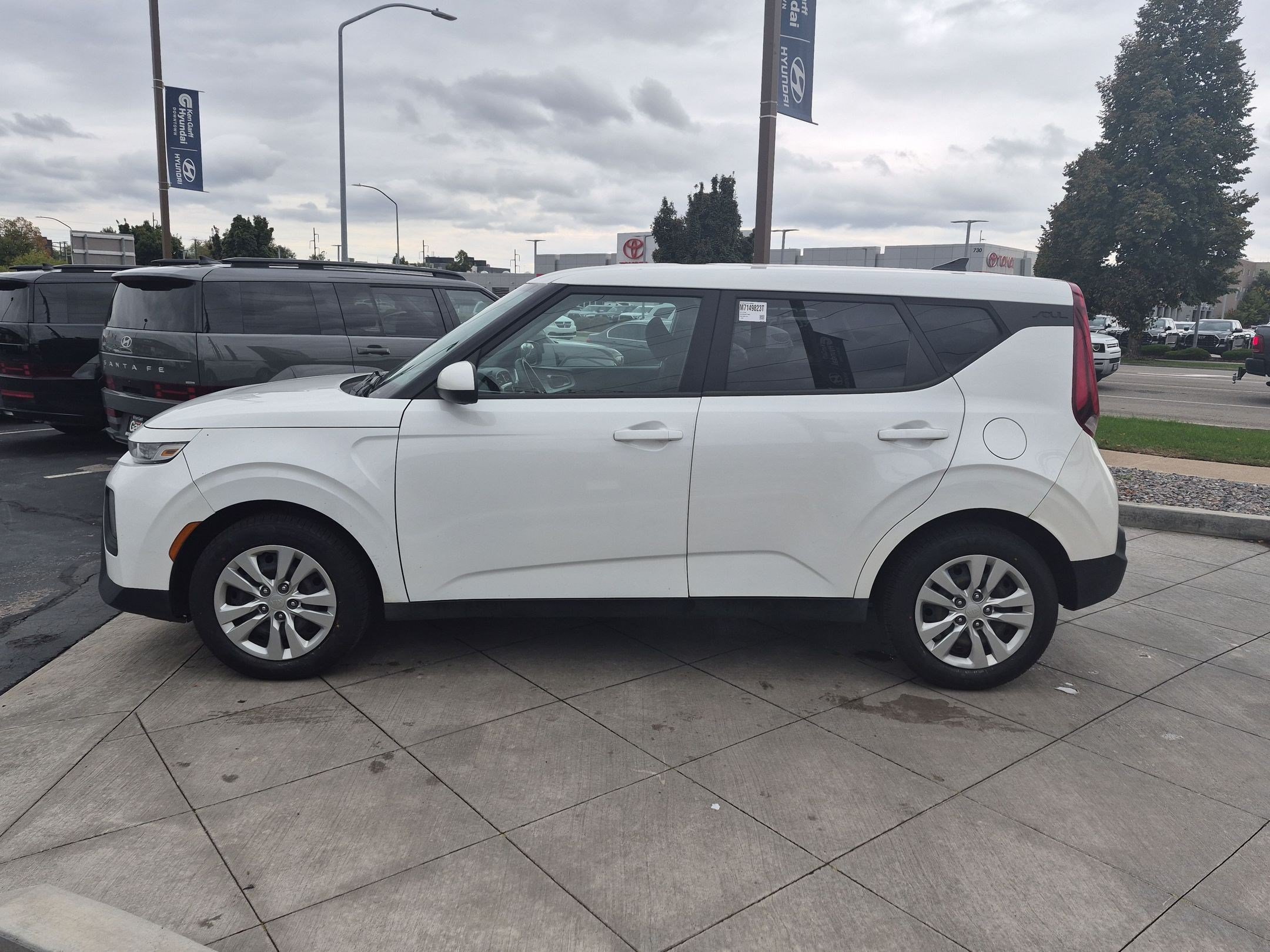 Used 2021 Snow White Pearl Kia LX image 7