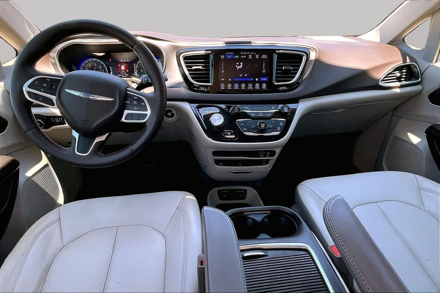Used 2017 Tusk White Chrysler Touring-L Plus image 13