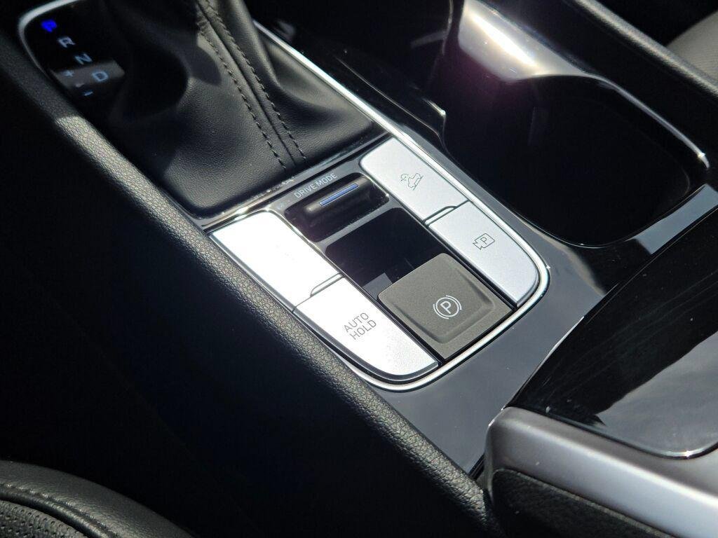 New 2025 Black Hyundai SEL Activity AWD image 28