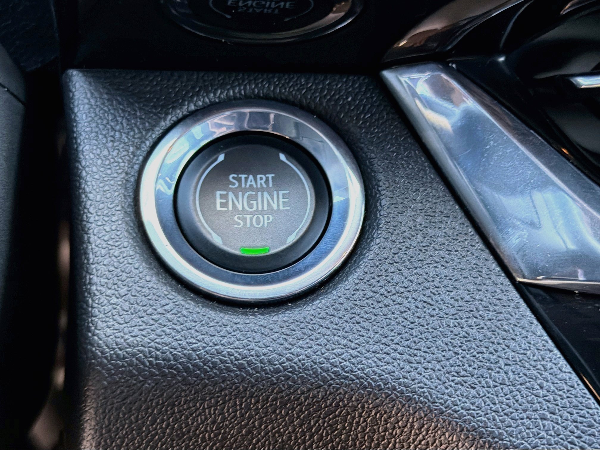 Used 2025 Summit White Buick Sport Touring image 34