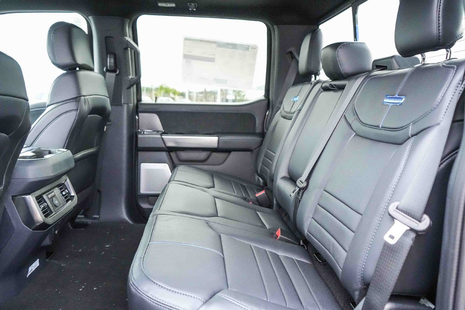 2026 Ford F-250 Super Duty Platinum - Photo 18