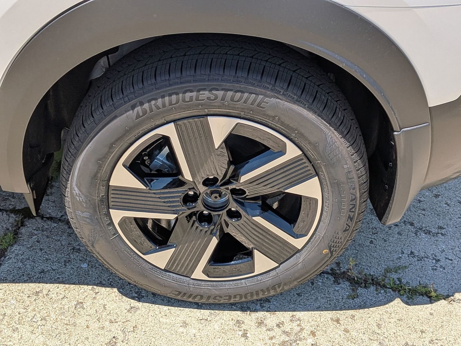 New 2026 Aspen White TriCoat / Super Black Two-tone Nissan SV image 11