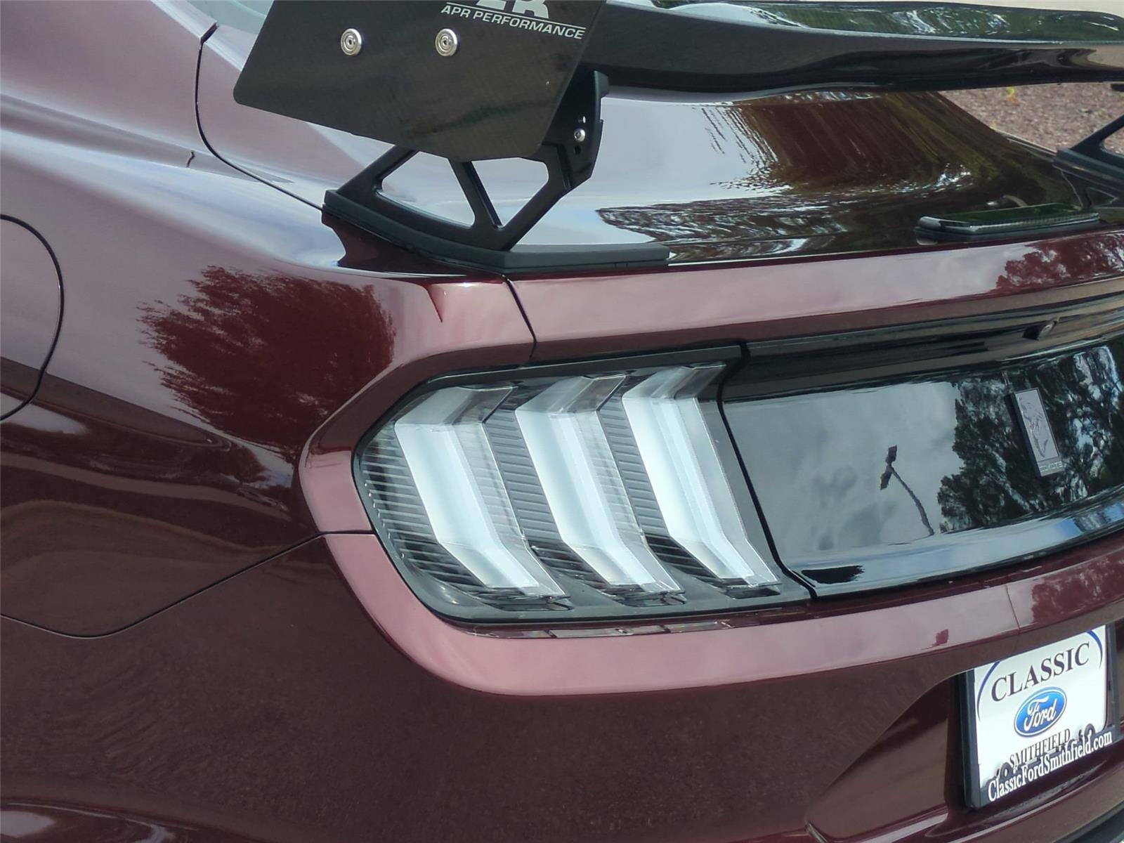 Used 2018 Royal Crimson Metallic Tinted Clearcoat FORD GT image 12