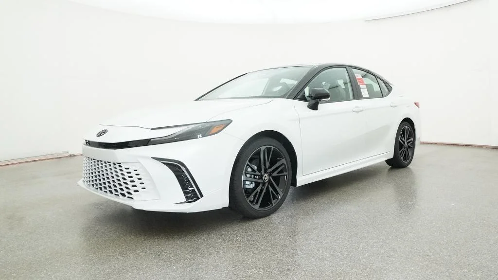 New 2026 Wind Chill Pearl with Midnight Black Metallic roof Toyota XSE image 10