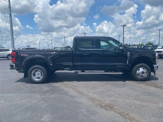 New 2026 Agate Black Metallic Ford F-350® Lariat® image 9