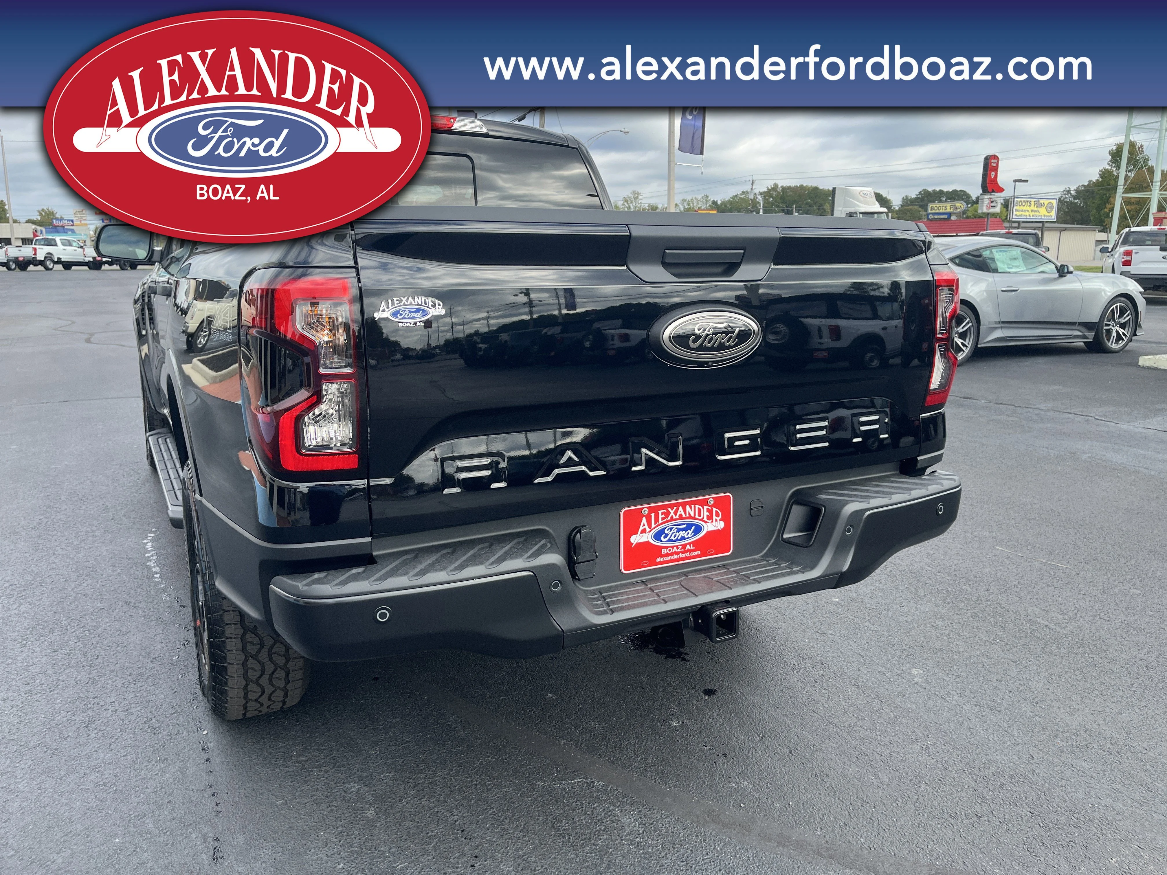 New 2025 Shadow Black Ford XLT image 6