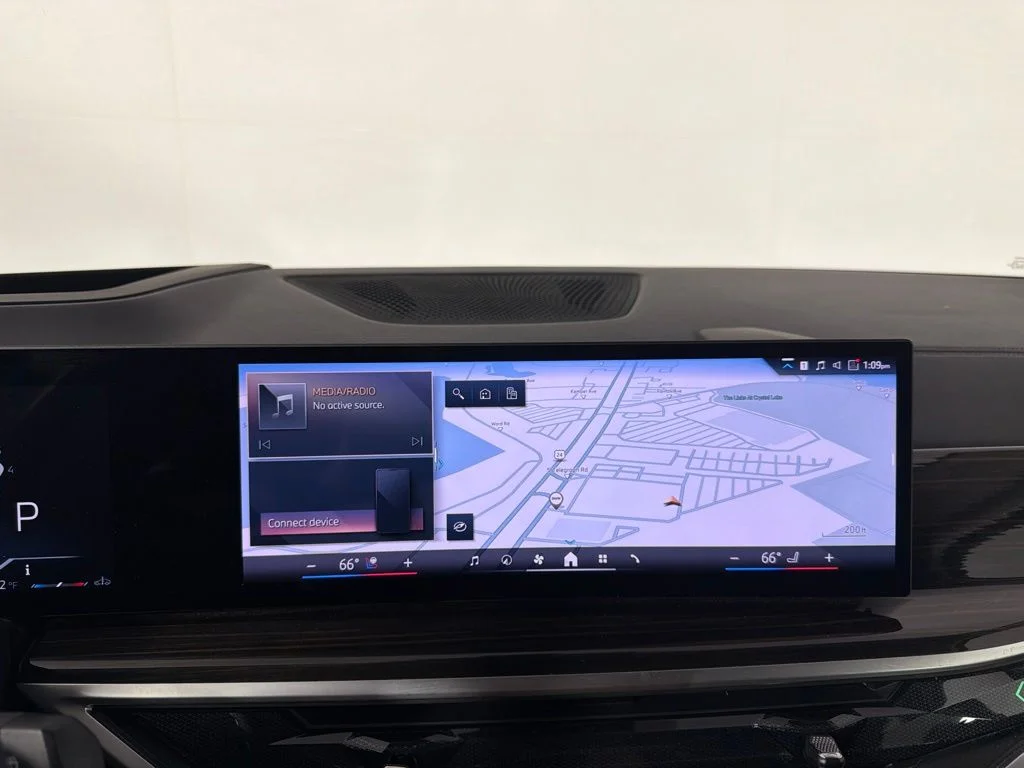 Used 2025 Gray BMW xDrive40i image 37