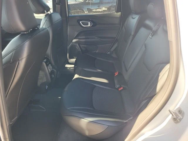New 2026 Bright White Clearcoat Jeep Latitude image 6