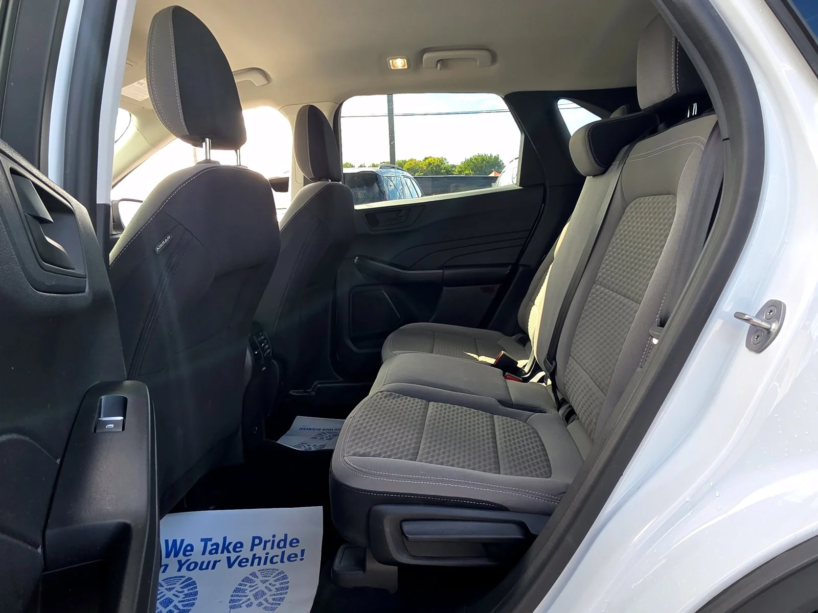 Used 2022 Oxford White Ford SE image 25