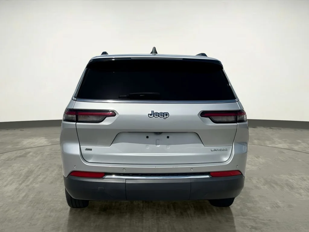 Used 2021 Silver Jeep Laredo image 6