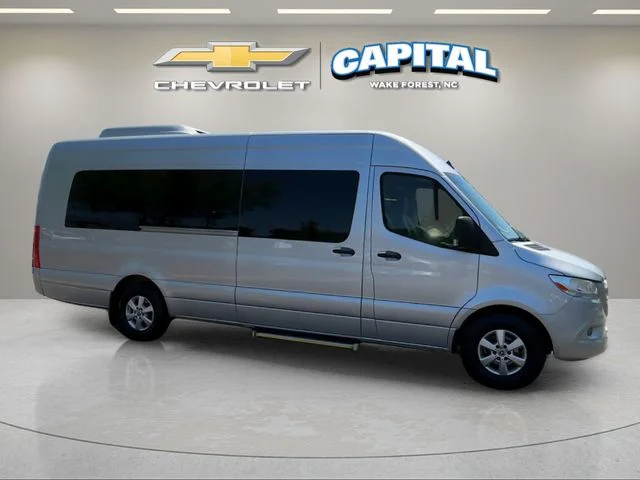 Used 2021  Mercedes-Benz Cargo 170 WB image 7