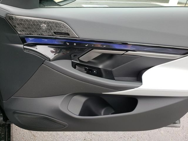 New 2027 Black Sapphire Metallic BMW 550e xDrive image 20