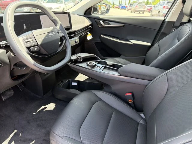 New 2026 Glacial White Pearl Kia WIND image 18
