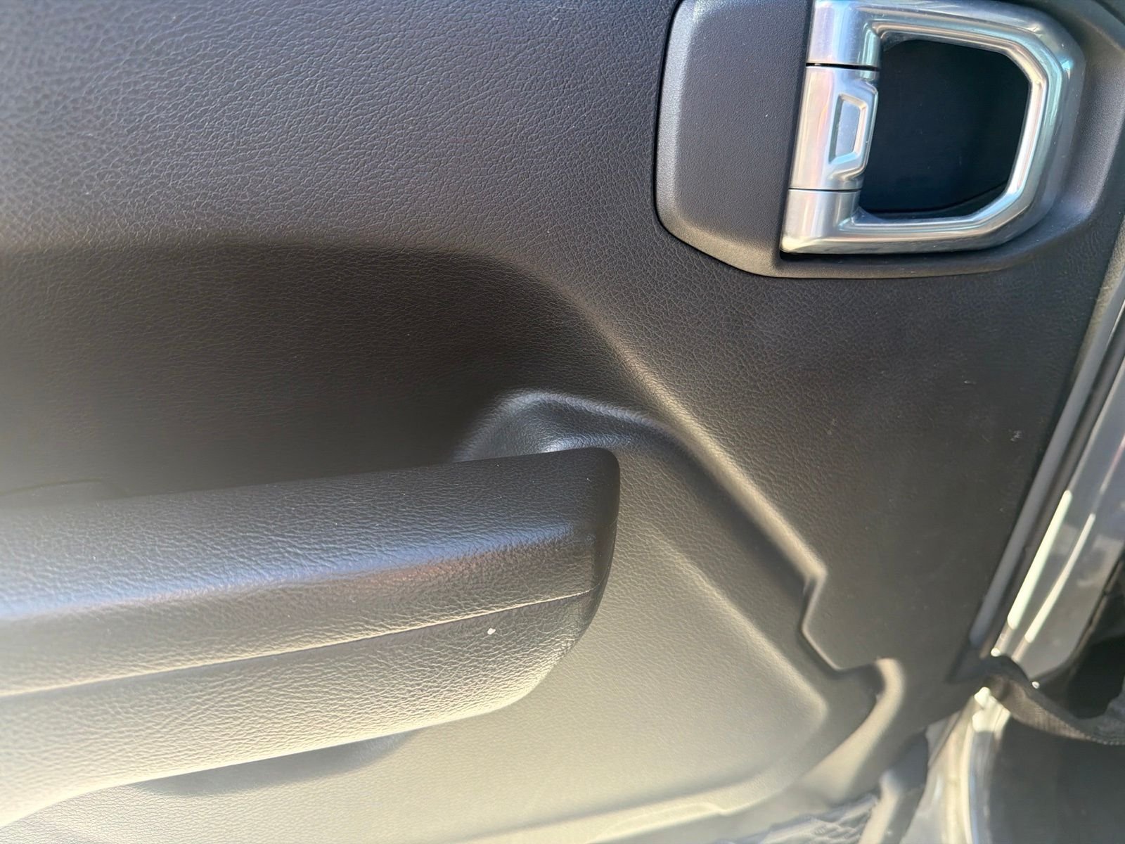 Used 2021 Sting-Gray Clearcoat Jeep Unlimited Rubicon image 10