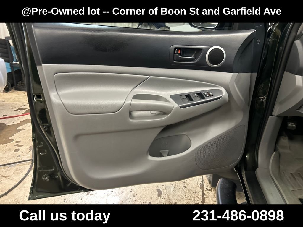 Used 2013 Green Toyota Base image 15