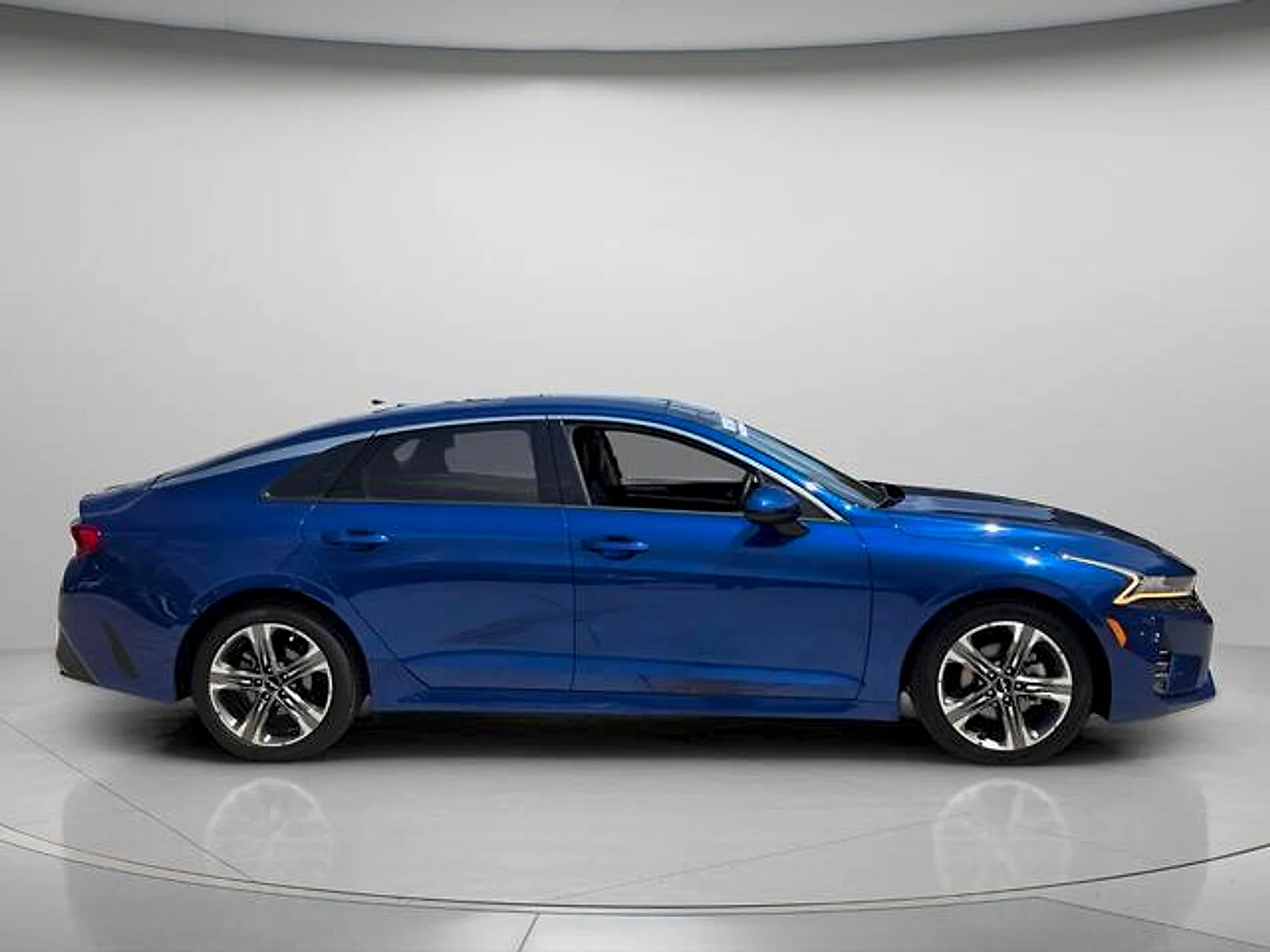 Used 2022 Sapphire Blue Kia EX image 8