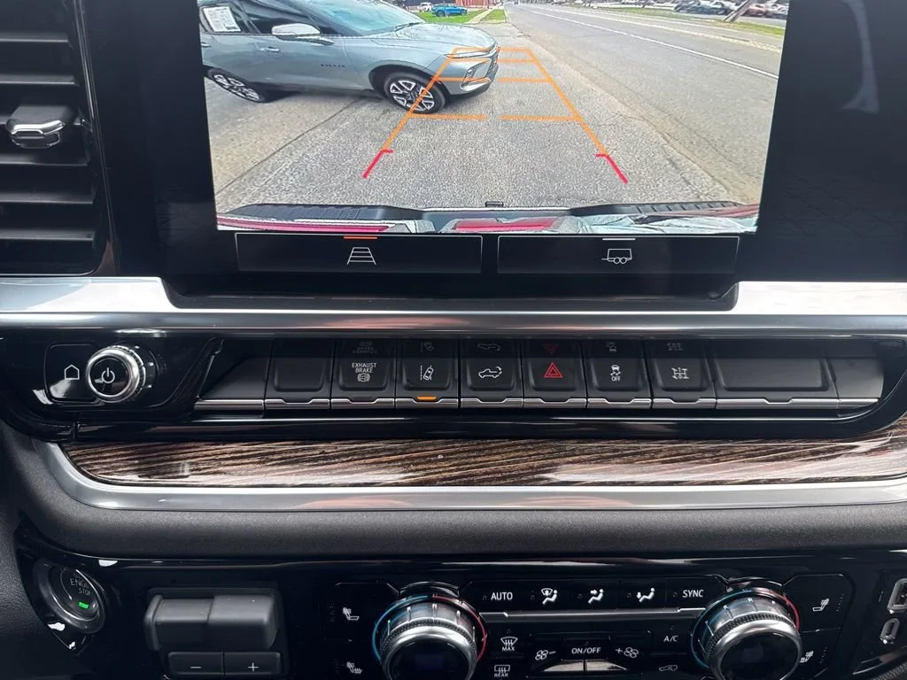 Used 2025 Onyx Black GMC SLE image 40