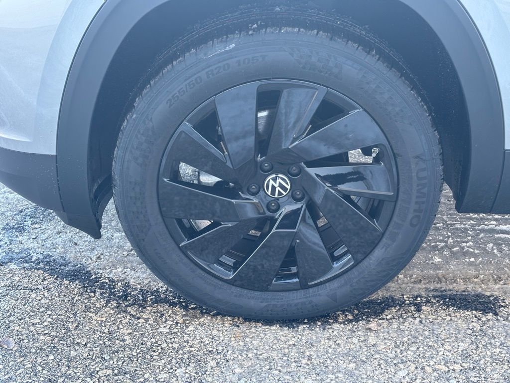 New 2026 Silver Volkswagen 2.0T SE w/Technology image 13