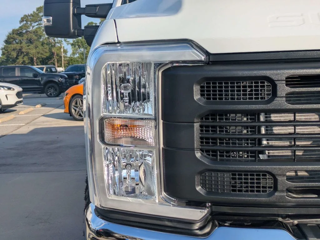 New 2027 Oxford White Ford XL image 10