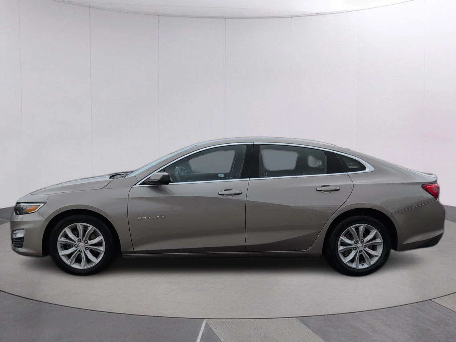Used 2024 Mineral Gray Metallic Chevrolet 1LT image 2