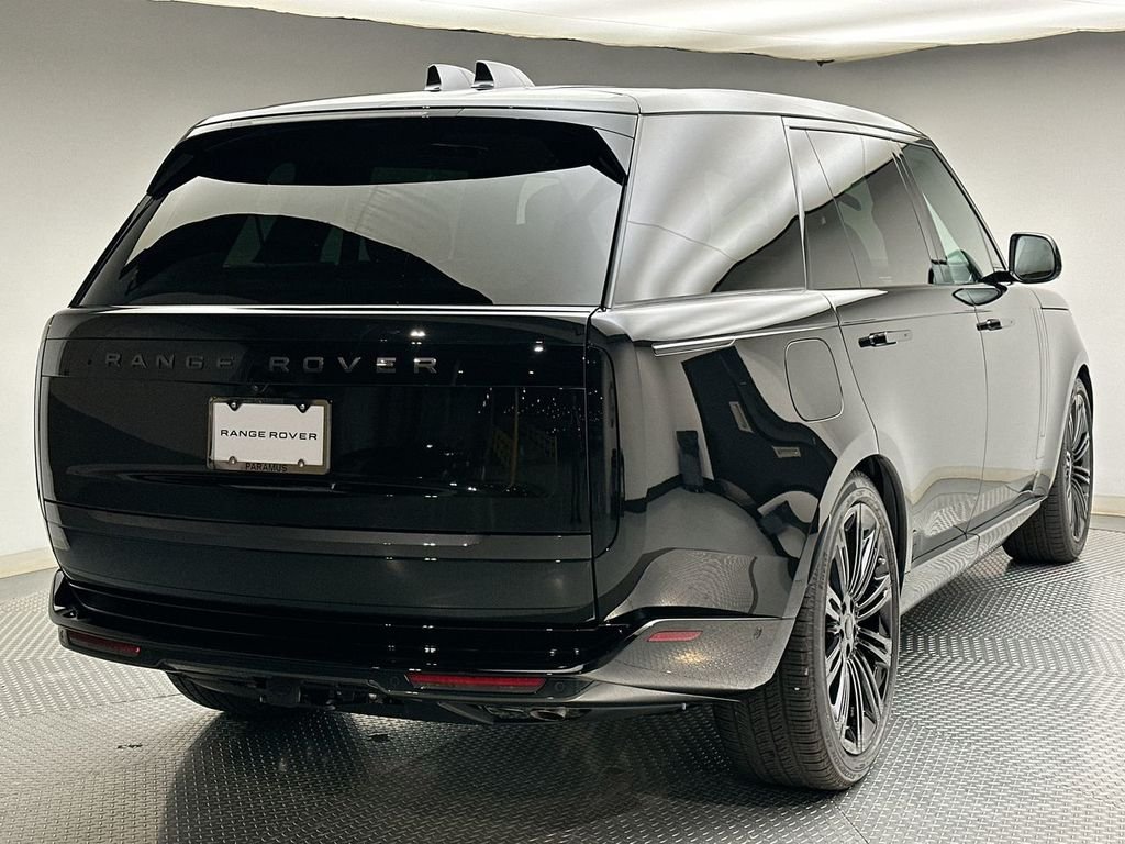 New 2026 Santorini Black Land Rover SE image 3