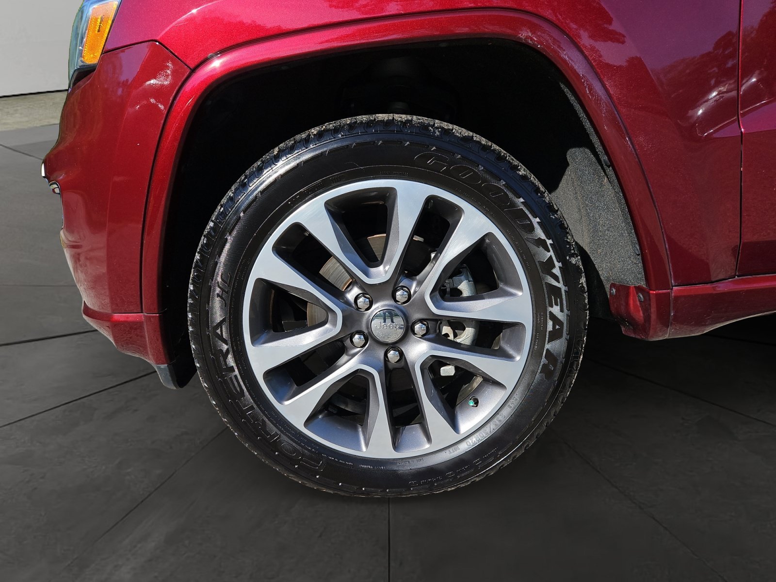 Used 2018 Red Jeep Overland image 14
