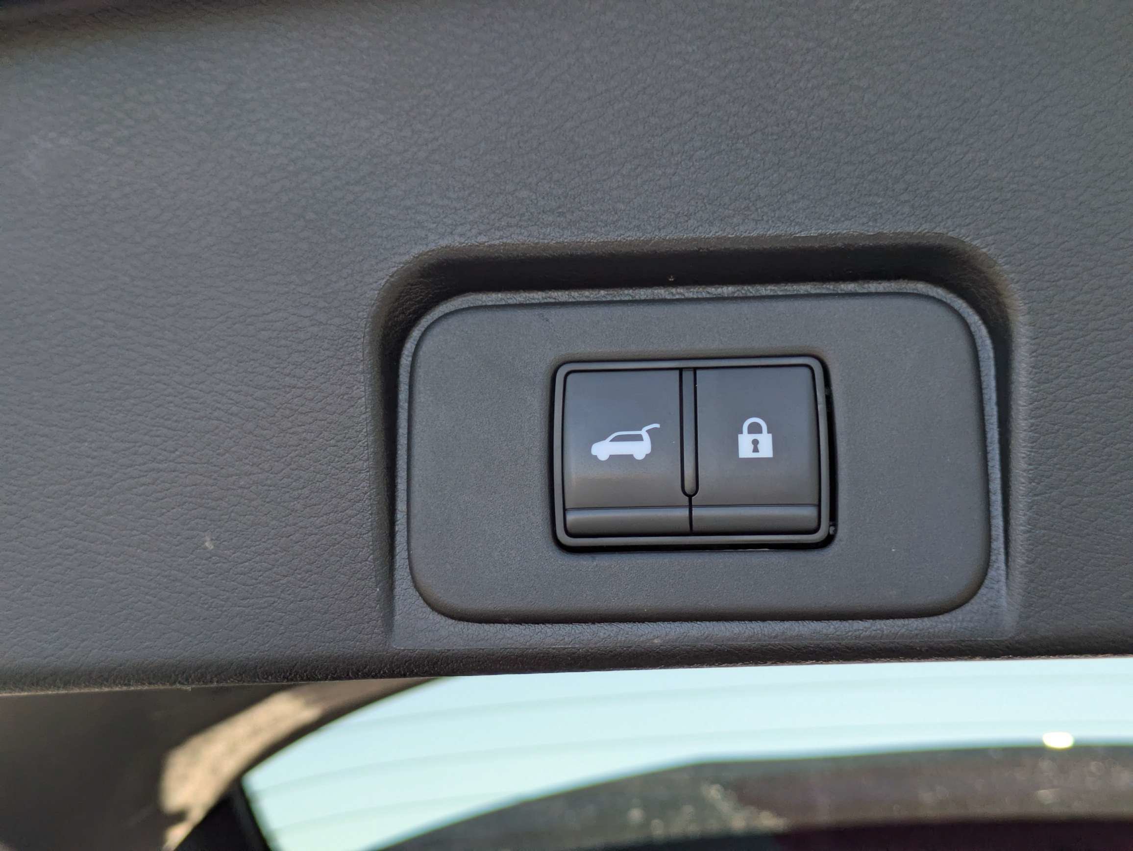 Used 2025  Nissan SV image 10